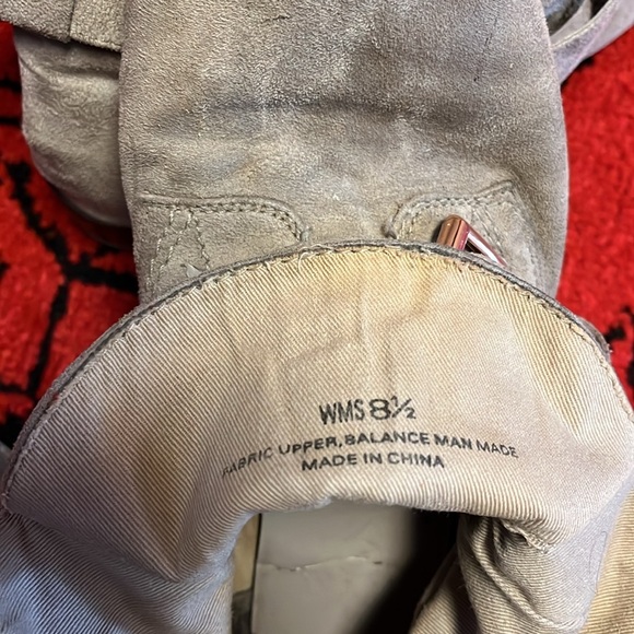 Fashion boots size 8 1/2   Grey No name brand - just cute and in ok shape - Picture 3 of 3